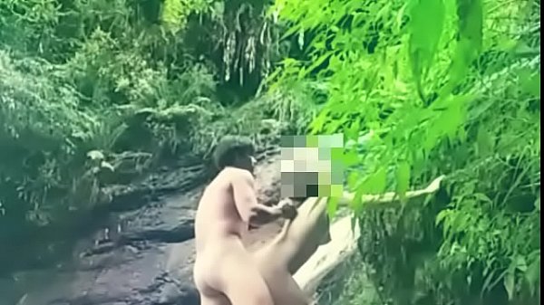 usada na cachoeira. conto erótico, sexo, sexo grupal, gang bang